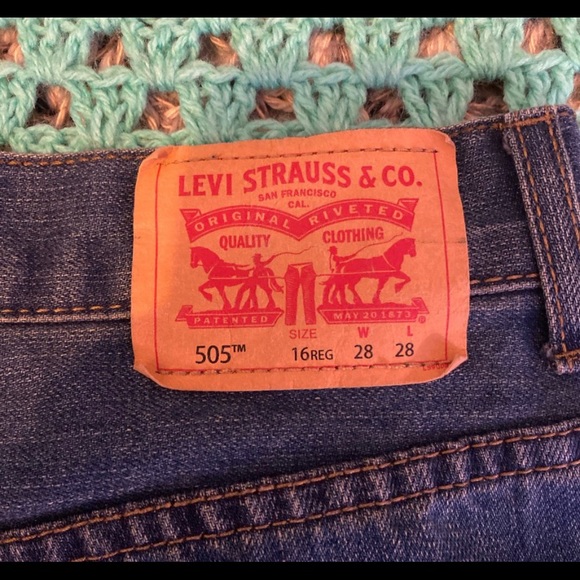 Levi’s Jean Shorts - Picture 3 of 3